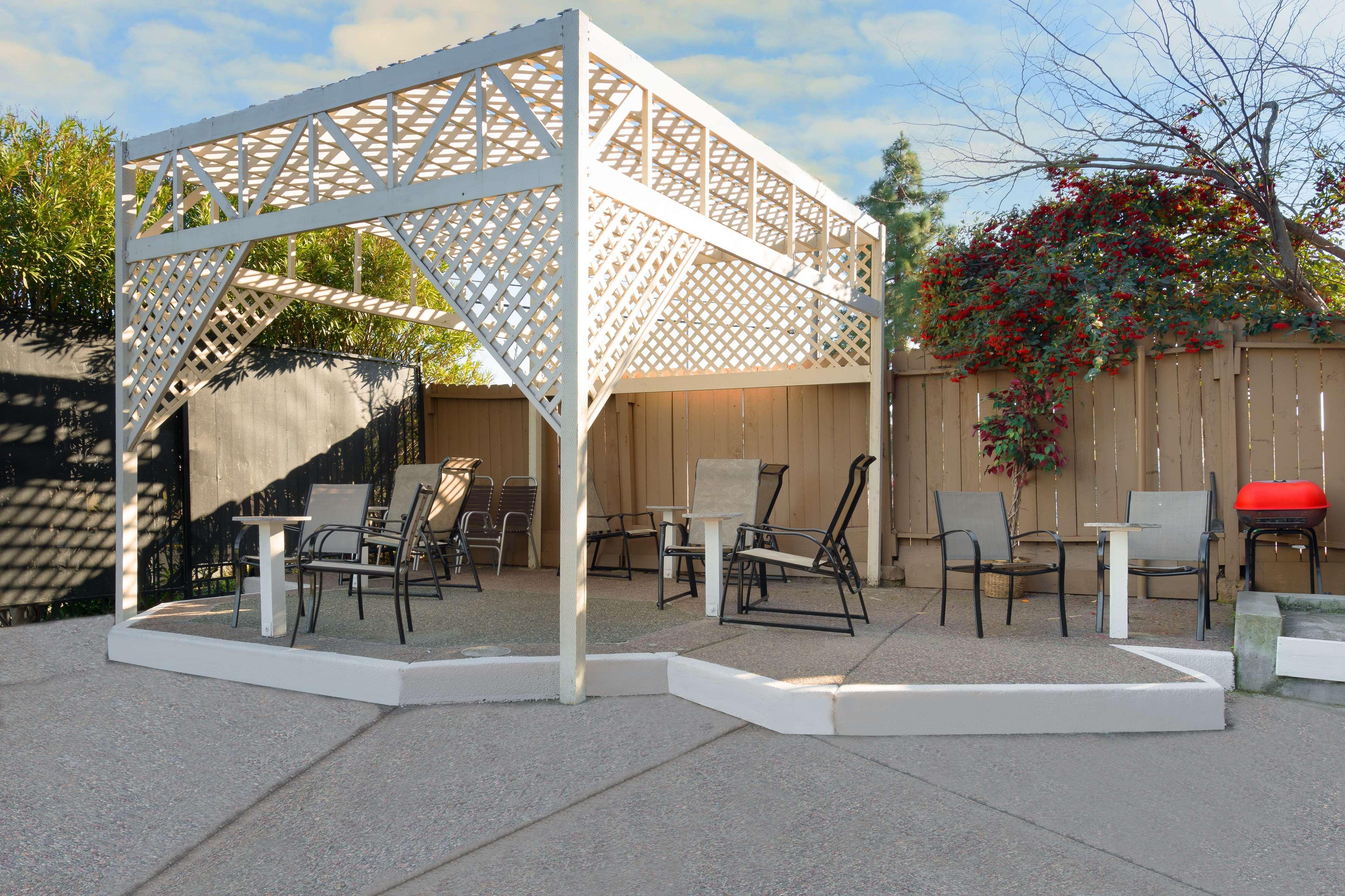Days Inn By Wyndham Pinole Berkeley Exterior photo