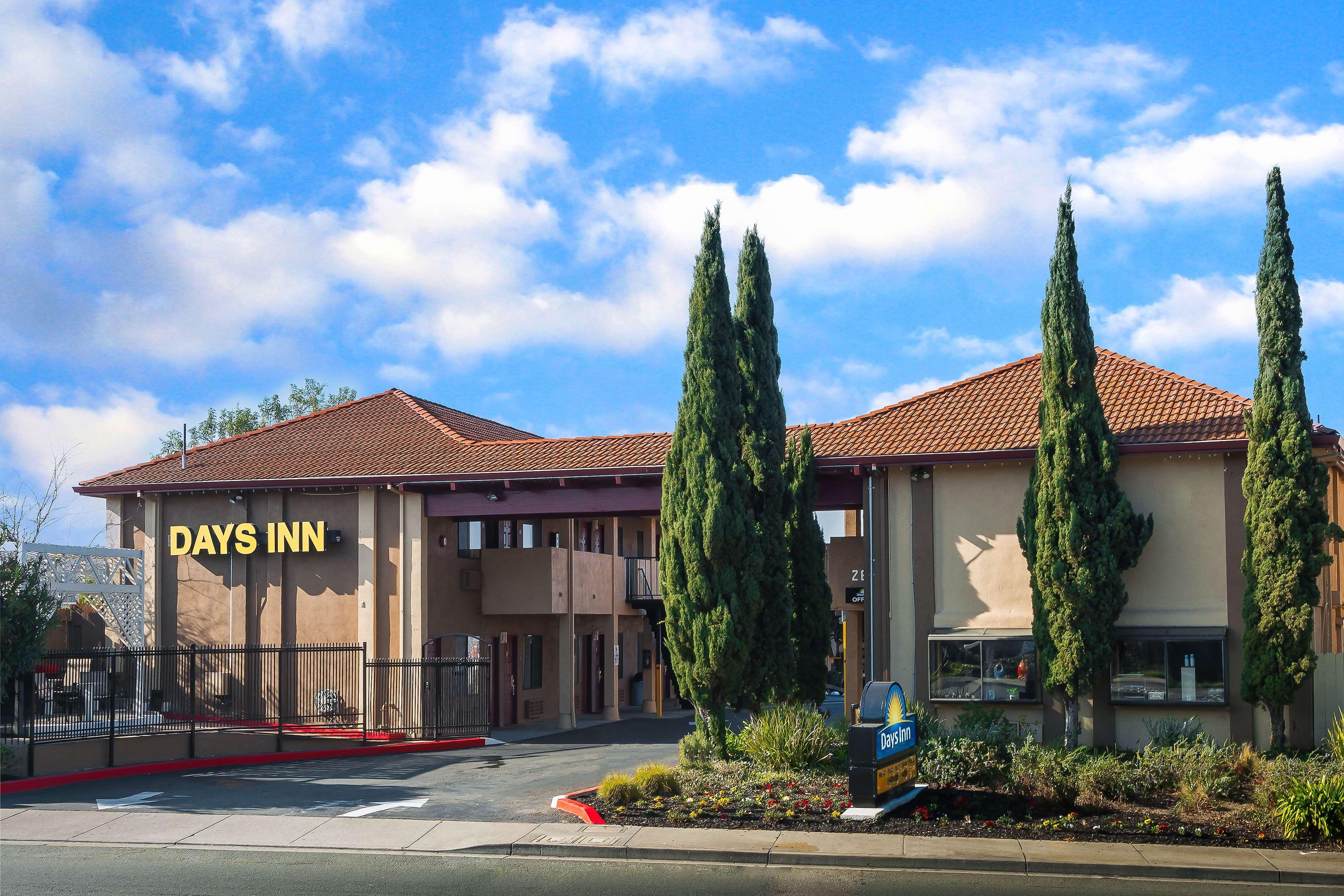 Days Inn By Wyndham Pinole Berkeley Exterior photo